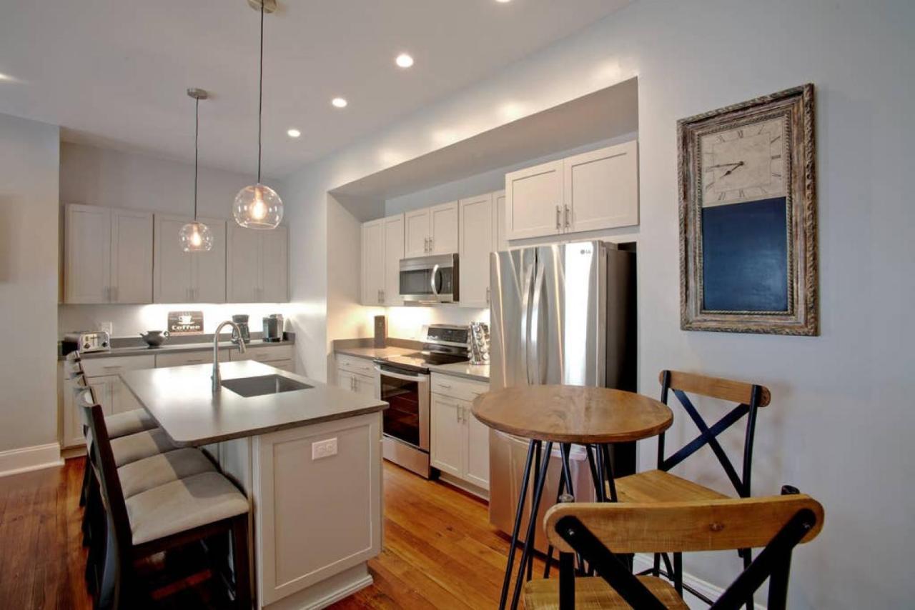 Newly Renovated 4 Bed 3 Bath And 2 Parking Spots Savannah Exterior foto