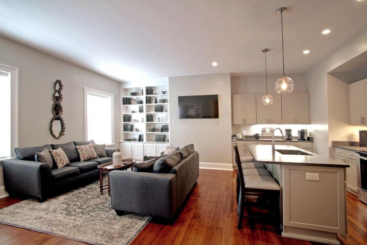 Newly Renovated 4 Bed 3 Bath And 2 Parking Spots Savannah Exterior foto