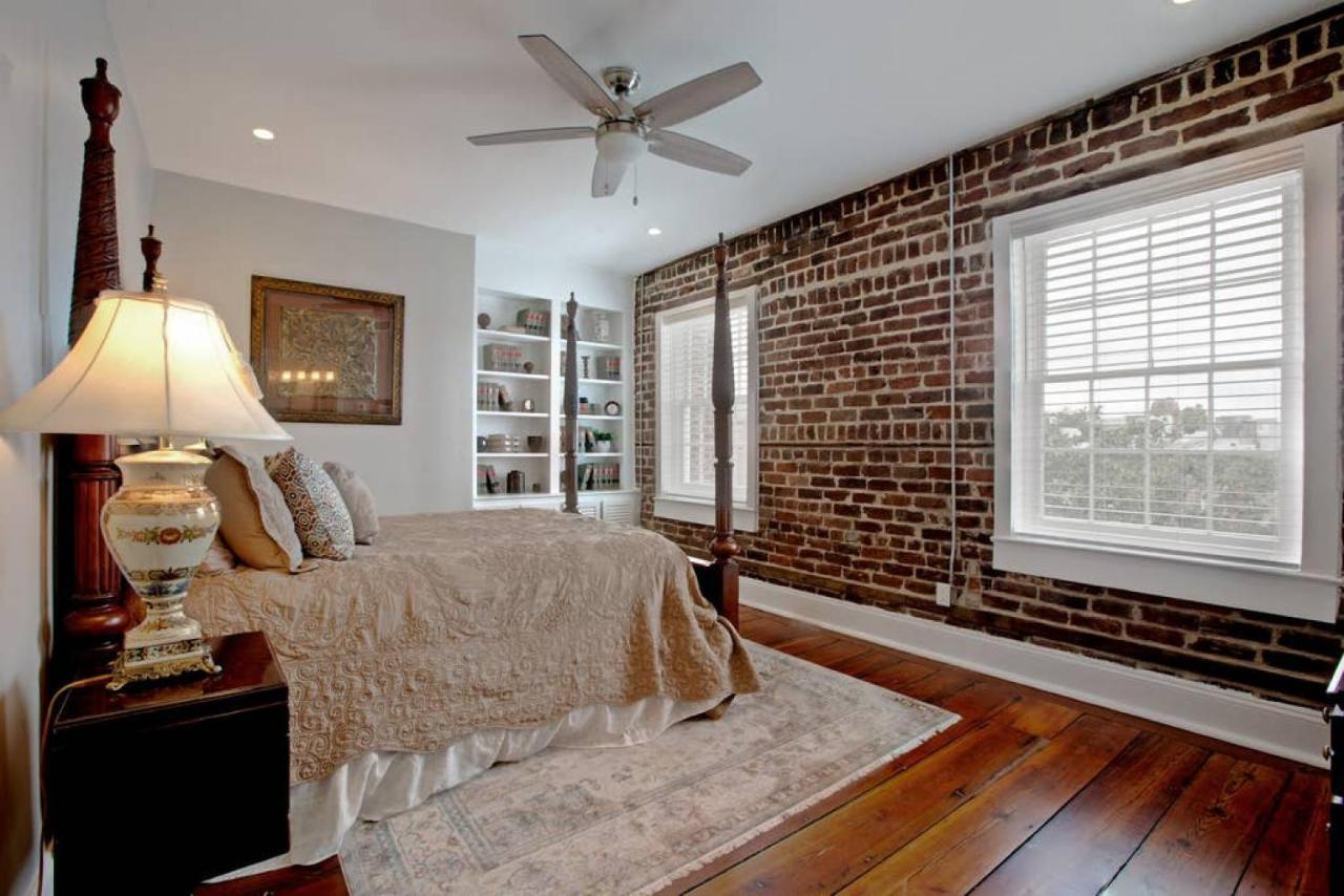 Newly Renovated 4 Bed 3 Bath And 2 Parking Spots Savannah Exterior foto