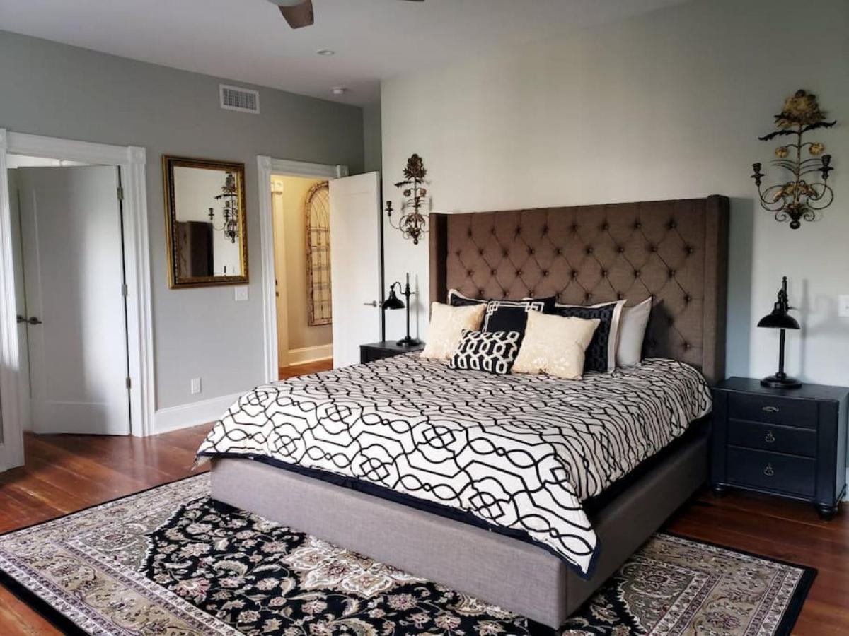 Newly Renovated 4 Bed 3 Bath And 2 Parking Spots Savannah Exterior foto