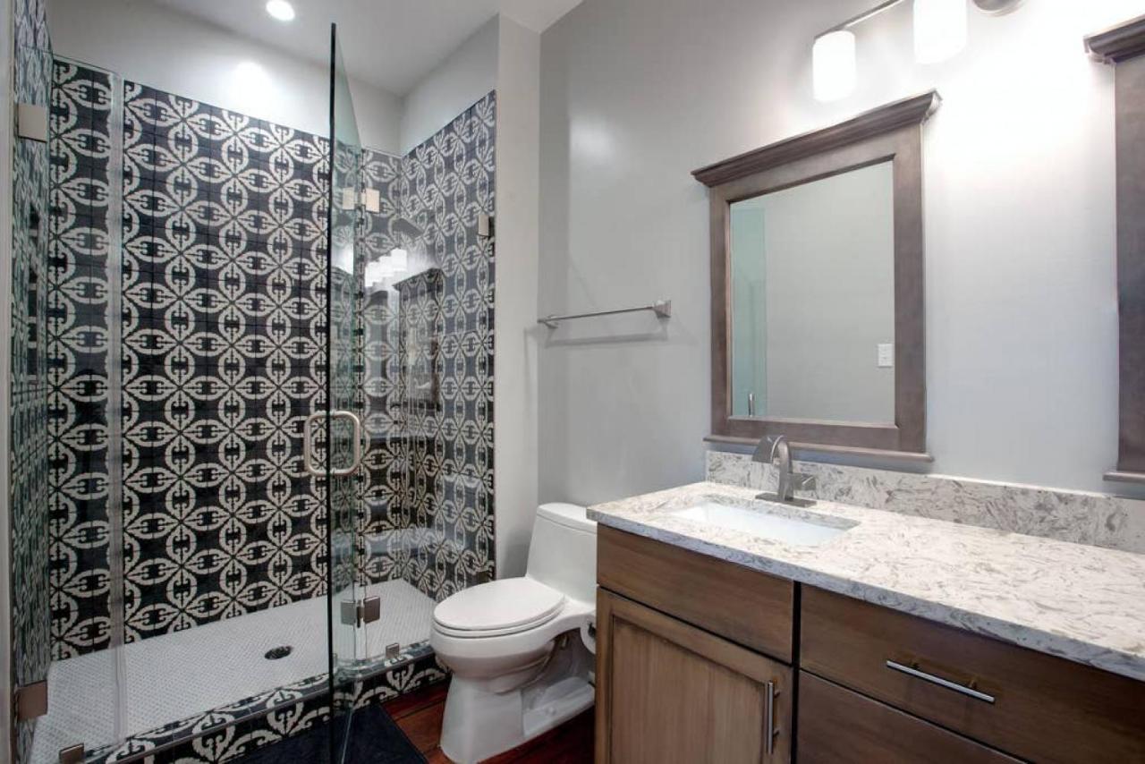 Newly Renovated 4 Bed 3 Bath And 2 Parking Spots Savannah Exterior foto