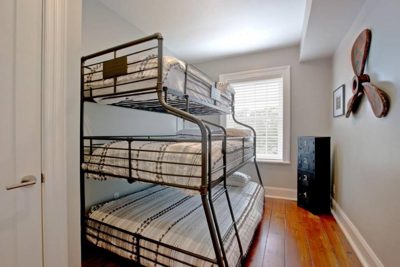 Newly Renovated 4 Bed 3 Bath And 2 Parking Spots Savannah Exterior foto