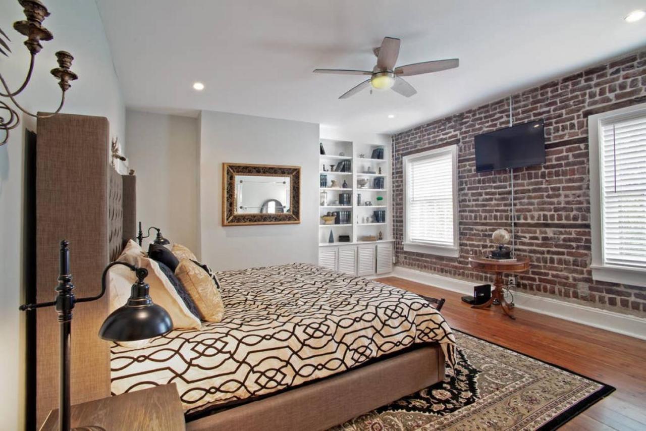 Newly Renovated 4 Bed 3 Bath And 2 Parking Spots Savannah Exterior foto