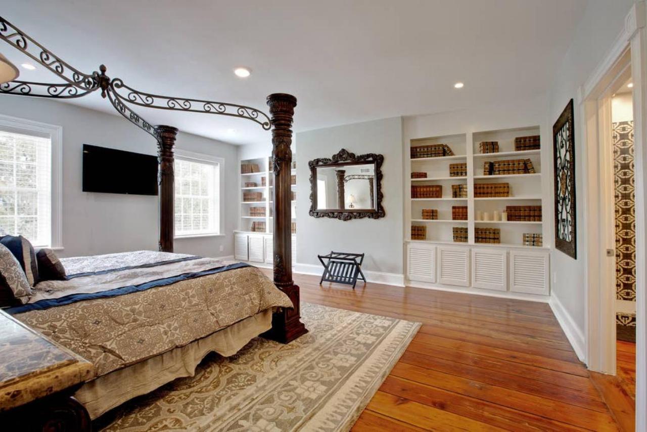 Newly Renovated 4 Bed 3 Bath And 2 Parking Spots Savannah Exterior foto