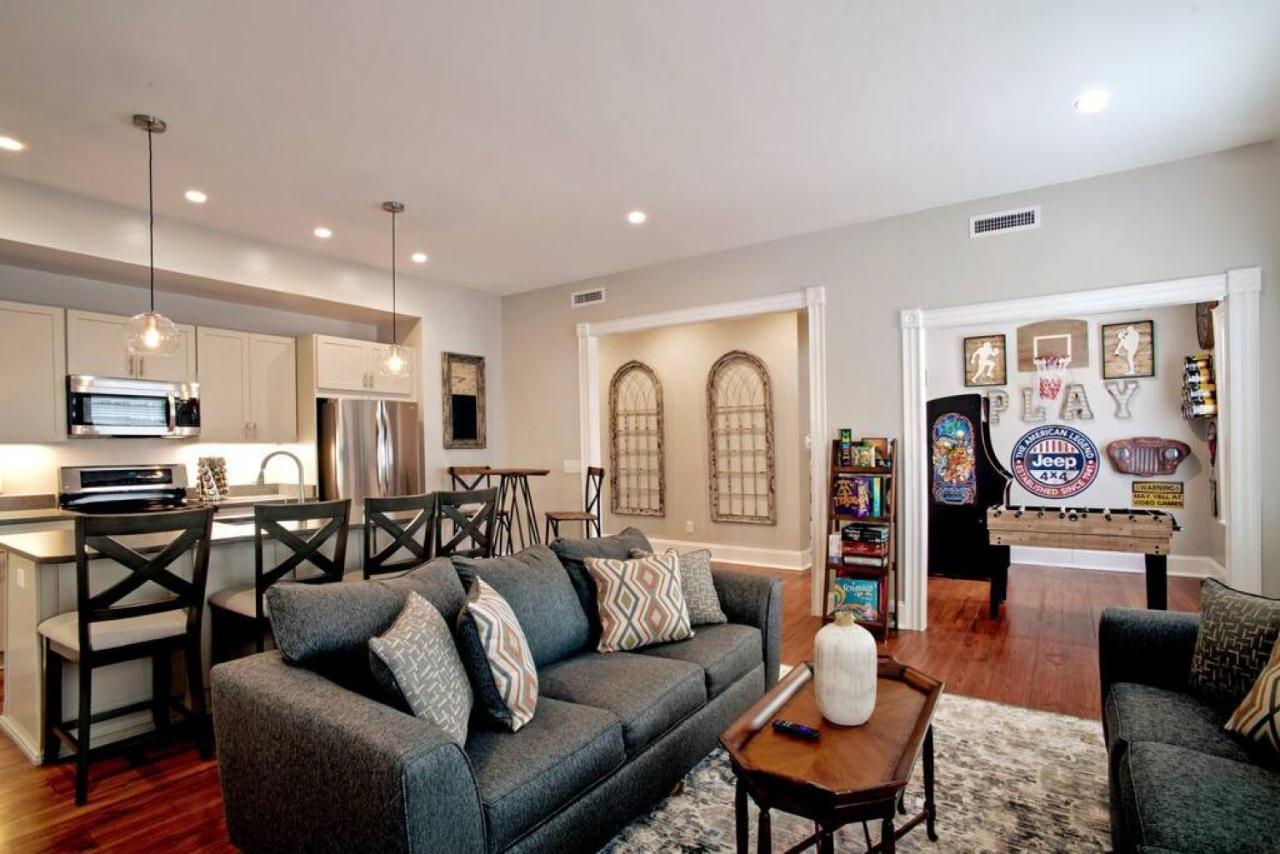 Newly Renovated 4 Bed 3 Bath And 2 Parking Spots Savannah Exterior foto