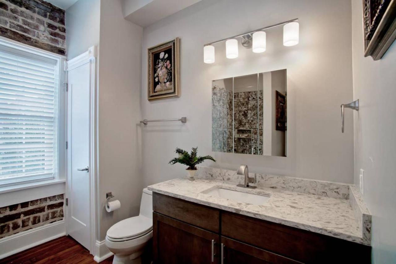 Newly Renovated 4 Bed 3 Bath And 2 Parking Spots Savannah Exterior foto