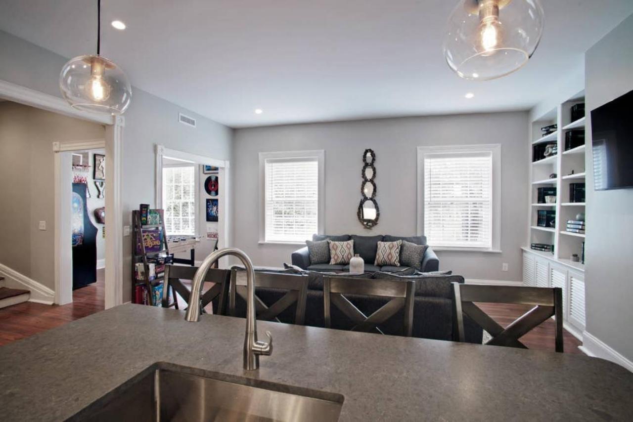 Newly Renovated 4 Bed 3 Bath And 2 Parking Spots Savannah Exterior foto