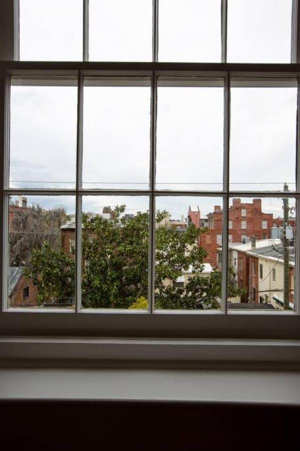 Newly Renovated 4 Bed 3 Bath And 2 Parking Spots Savannah Exterior foto