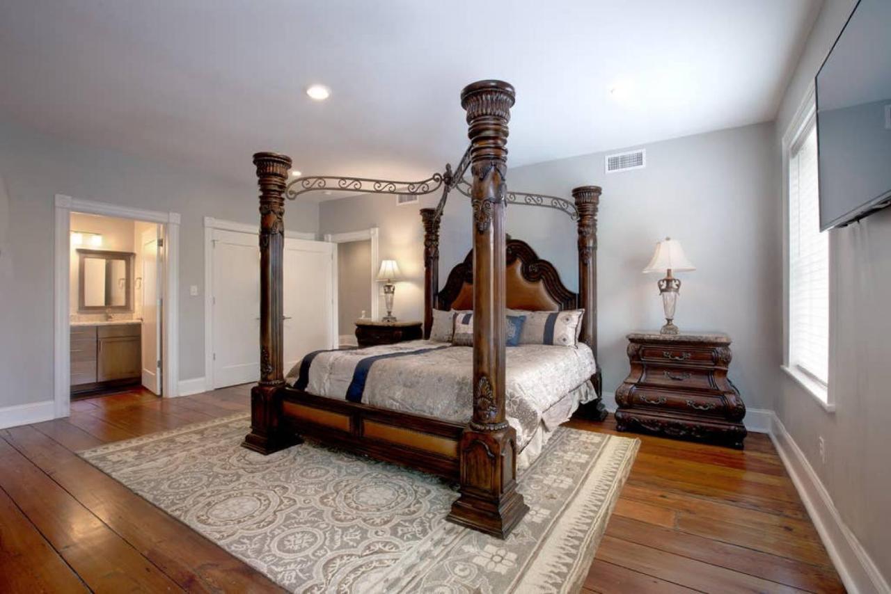 Newly Renovated 4 Bed 3 Bath And 2 Parking Spots Savannah Exterior foto