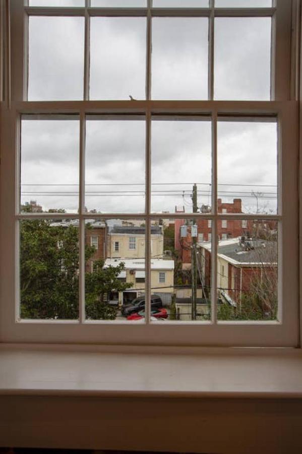 Newly Renovated 4 Bed 3 Bath And 2 Parking Spots Savannah Exterior foto