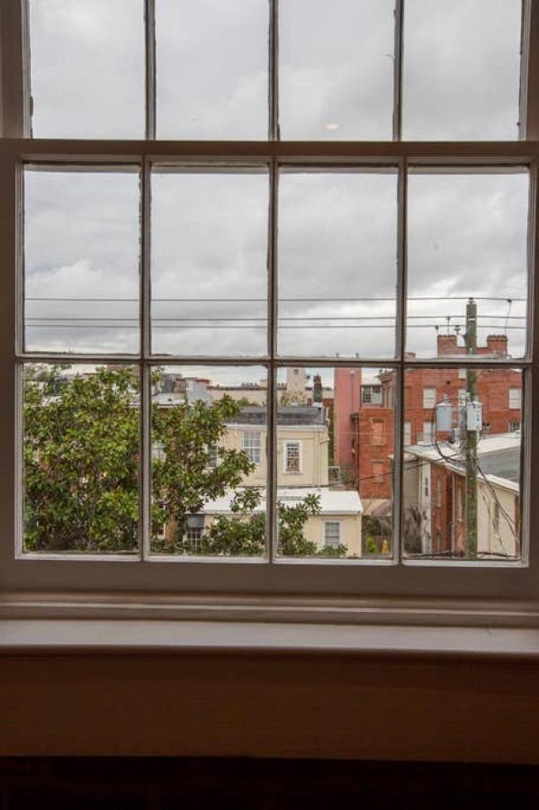 Newly Renovated 4 Bed 3 Bath And 2 Parking Spots Savannah Exterior foto
