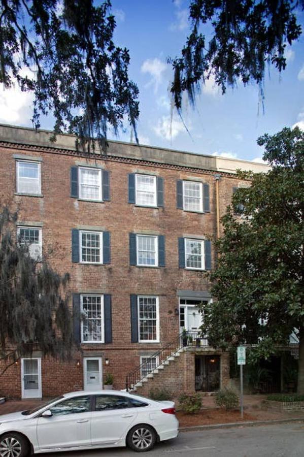 Newly Renovated 4 Bed 3 Bath And 2 Parking Spots Savannah Exterior foto